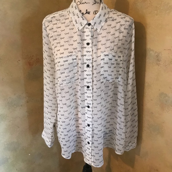 Liz Claiborne Sheer Top with Bows - Picture 4 of 5